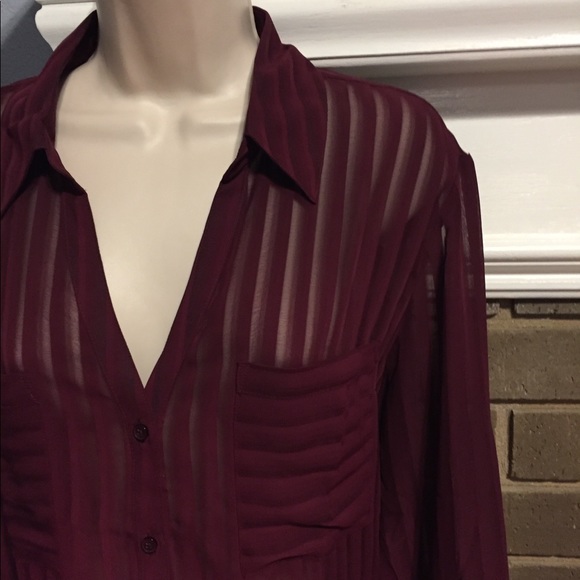 ♥️SOLD on Ⓜ️ Express button down shirt - Picture 3 of 7